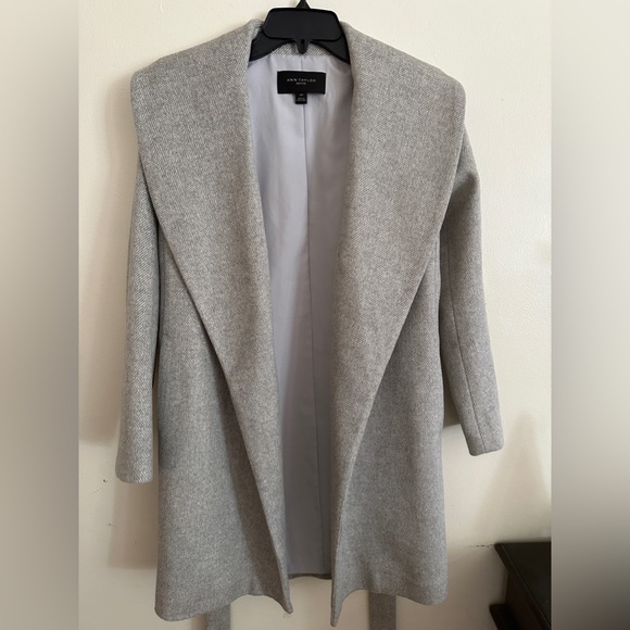 Ann Taylor Herringbone Shawl Collar
Wrap Coat in gray. Petite XS. - Picture 7 of 16